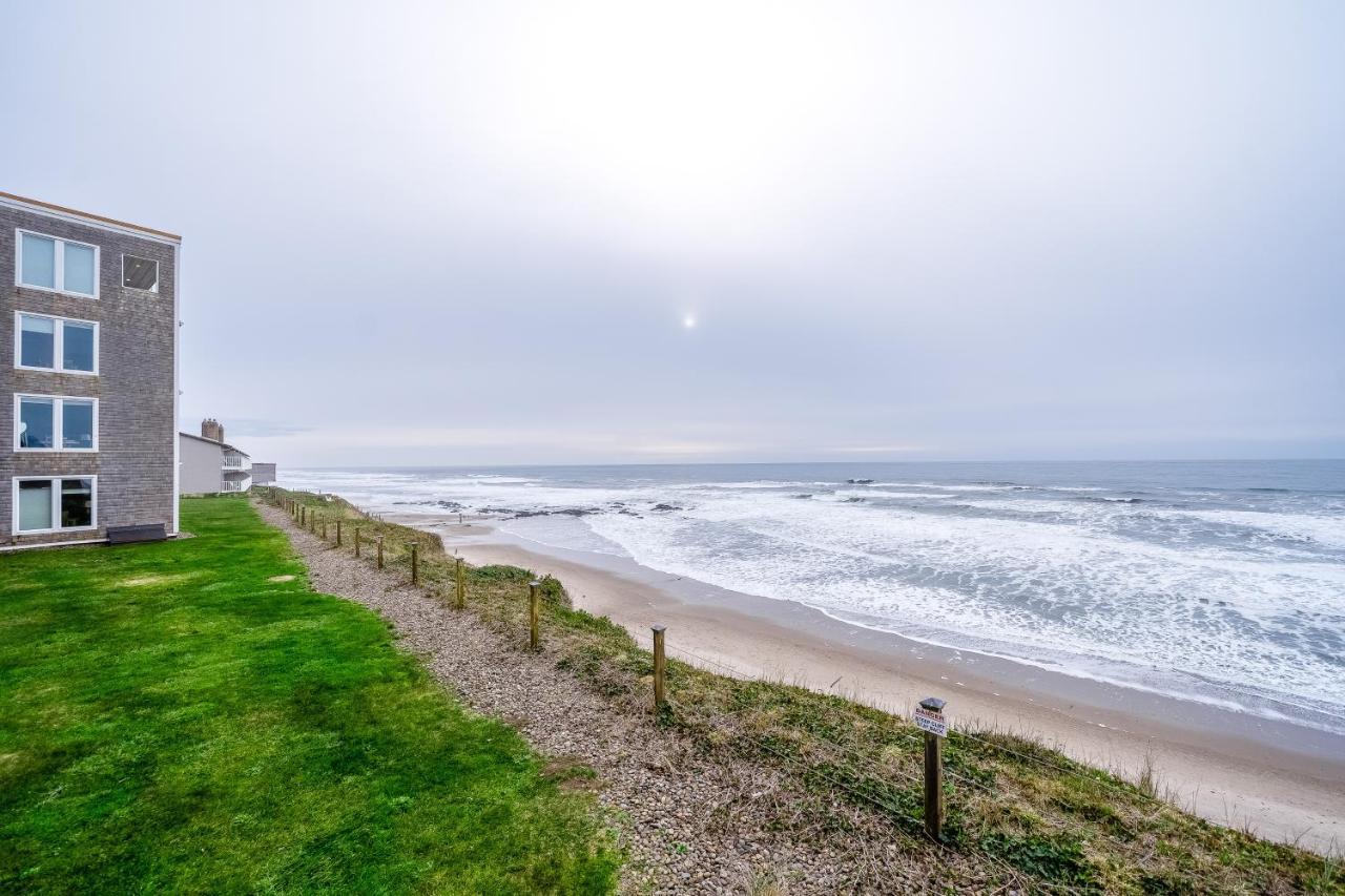 Oceanfront Contemporary Apartment Lincoln City Exterior photo